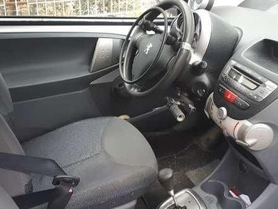 Usata Peugeot 107 68 CV (50 kW) 2006 Argento Utilitaria