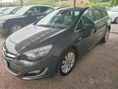 Usata Opel Astra Cosmo 140 CV (102 kW) 2015 Grigio Station wagon