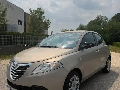 Usata Lancia Ypsilon Platinum 69 CV (50 kW) 2013 Bianco Utilitaria