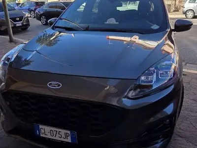 Usata Ford Kuga ST-Line X 152 CV (111 kW) 2023 Grigio SUV