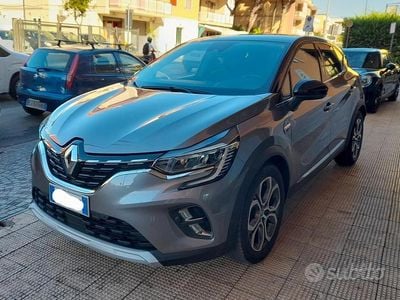 Usata Renault Captur Intens 100 CV (73 kW) 2020 Grigio SUV