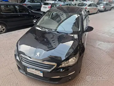 Usata Peugeot 308 120 CV (88 kW) 2017 Nero Berlina
