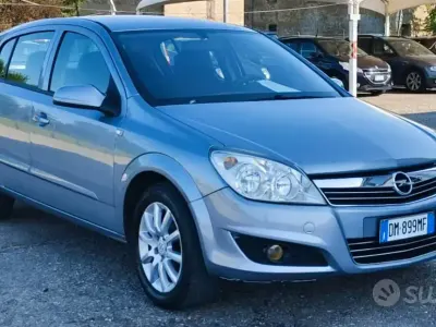 Usata Opel Astra Cosmo 116 CV (85 kW) 2008 Grigio Berlina