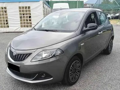 Usata Lancia Ypsilon 69 CV (50 kW) 2023 Grigio Utilitaria
