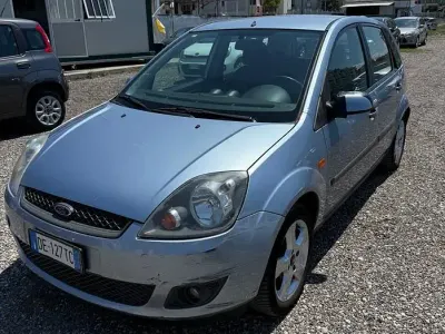 Usata Ford Fiesta 68 CV (50 kW) 2006 Blu Utilitaria