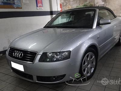 Käytetty Audi A4 Comfort 170 HP (125 kW) 2002 Harmaa Avoauto