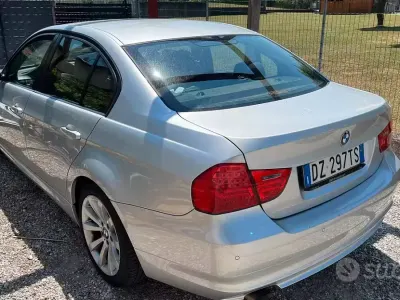 Usata BMW 318 143 CV (105 kW) 2010 Grigio Berlina