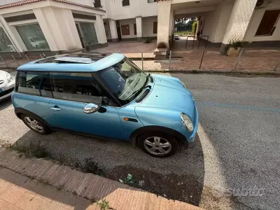Begagnad Mini One D 75 HK (55 kW) 2004 Halvkombi