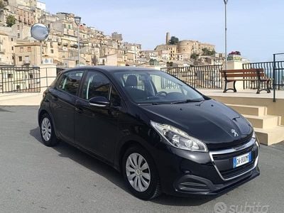 Usata Peugeot 208 Allure 200 CV (147 kW) 2017 Nero Utilitaria
