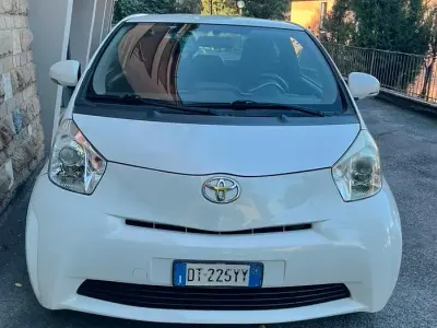 Usata Toyota iQ 68 CV (50 kW) 2009 Bianco Utilitaria