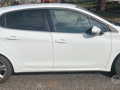 Occasion Peugeot 208 82 ch (60 kW) 2014 Blanc Citadine