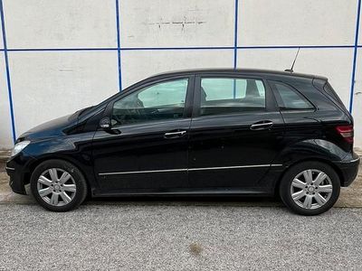 Usata Mercedes B180 109 CV (80 kW) 2010 Nero Monovolume