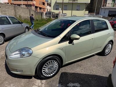 Begagnad Fiat Grande Punto 75 HK (55 kW) 2007 Guld Halvkombi