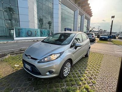 Usata Ford Fiesta 97 CV (71 kW) 2009 Grigio Utilitaria
