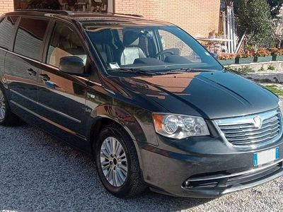 Usata Lancia Voyager Platinum 163 CV (119 kW) 2012 Nero Monovolume
