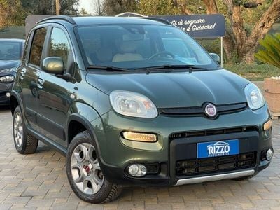 Usata Fiat Panda 4x4 Lounge 95 CV (69 kW) 2014 Verde Utilitaria