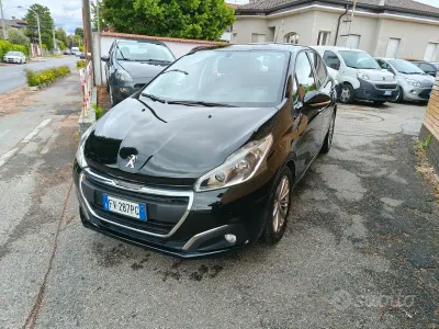 Usata Peugeot 208 Allure 82 CV (60 kW) 2019 Nero Utilitaria