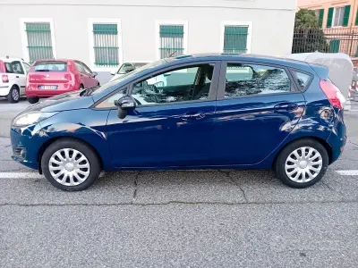 Usata Ford Fiesta 80 CV (58 kW) 2015 Blu Utilitaria