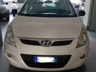 Usata Hyundai i20 Edition 90 CV (66 kW) 2012 Bianco Utilitaria