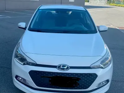 Usata Hyundai i20 Comfort 78 CV (57 kW) 2015 Bianco Berlina