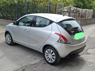Usata Lancia Ypsilon Gold 69 CV (50 kW) 2013 Grigio Utilitaria
