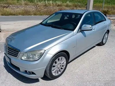 Usata Mercedes C220 Elegance 170 CV (125 kW) 2008 Grigio Berlina