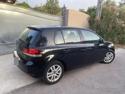 Usata VW Golf VI Highline 105 CV (77 kW) 2011 Nero Utilitaria