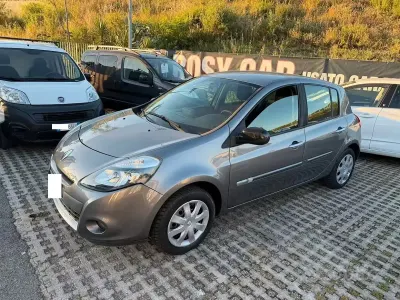 Usata Renault Clio IV Dynamique 75 CV (55 kW) 2012 Grigio Berlina