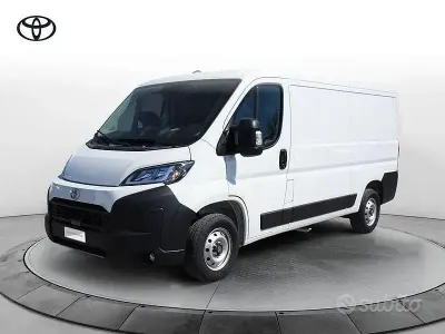 Begagnad Toyota Proace Business Edition 140 HK (102 kW) 2025 Vit Minibuss