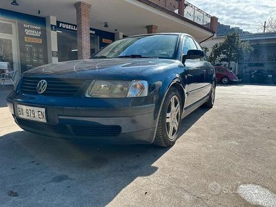 Usata VW Passat Highline 150 CV (110 kW) 1996 Blu Berlina