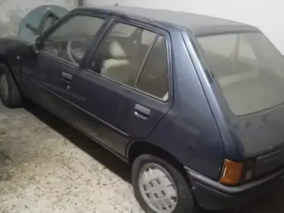 Usata Peugeot 205 60 CV (44 kW) 1984 Blu Utilitaria