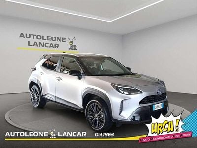 Usata Toyota Yaris Cross Lounge 92 CV (67 kW) 2022 Grigio tetto nero SUV
