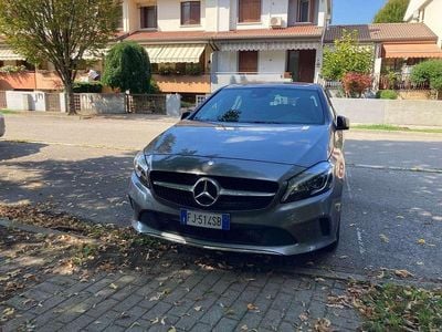 Usata Mercedes A180 Premium 122 CV (89 kW) 2017 Grigio Berlina