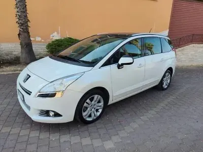 Usata Peugeot 5008 Family 163 CV (119 kW) 2011 Bianco Monovolume