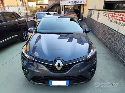 Begagnad Renault Clio V Business 100 HK (73 kW) 2021 Grå Sedan