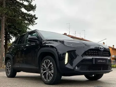 Usata Toyota Yaris Cross Lounge 92 CV (67 kW) 2024 Nero SUV