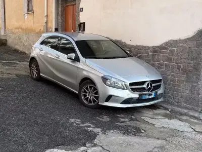 Usata Mercedes A180 Premium 109 CV (80 kW) 2016 Grigio Berlina