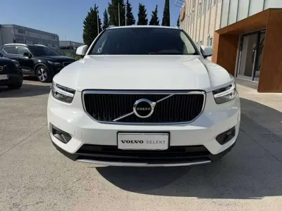 Usata Volvo XC40 Momentum 150 CV (110 kW) 2020 Bianco SUV