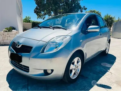 Usata Toyota Yaris 87 CV (63 kW) 2008 Grigio Utilitaria