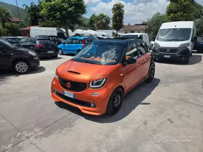 Usata Smart ForFour Brabus 90 CV (66 kW) 2015 Arancione Utilitaria