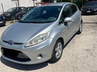 Usata Ford Fiesta 80 CV (58 kW) 2010 Grigio Utilitaria