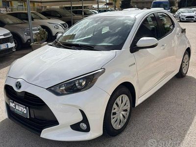 Usata Toyota Yaris Hybrid 92 CV (67 kW) 2021 Bianco Berlina