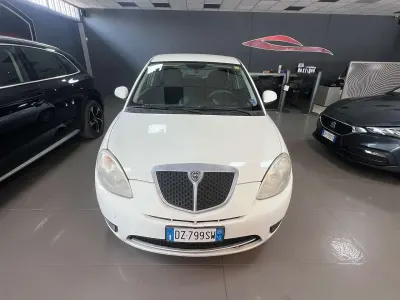 Usata Lancia Ypsilon 77 CV (56 kW) 2009 Bianco Utilitaria