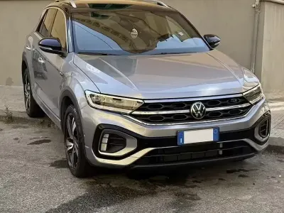 Usata VW T-Roc R-line 116 CV (85 kW) 2024 Grigio SUV