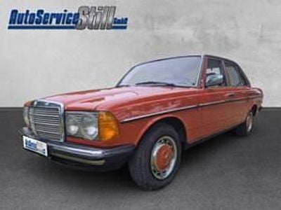 Usata Mercedes 200 55 CV (40 kW) 1981 Rosso Berlina