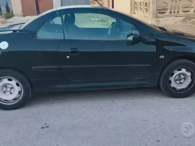 Usata Peugeot 206 CC 109 CV (80 kW) 2002 Nero Cabrio