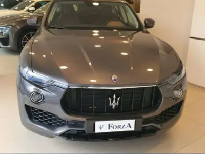 Usata Maserati Levante 250 CV (183 kW) 2018 Grigio lava metallizzato SUV