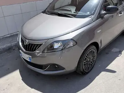 Usata Lancia Ypsilon Gold 69 CV (50 kW) 2021 Utilitaria