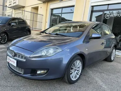 Usata Fiat Bravo Dynamic 105 CV (77 kW) 2010 Blu/azzurro Utilitaria