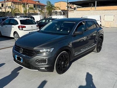Käytetty VW T-Roc 150 HP (110 kW) 2019 Harmaa Katumaasturi